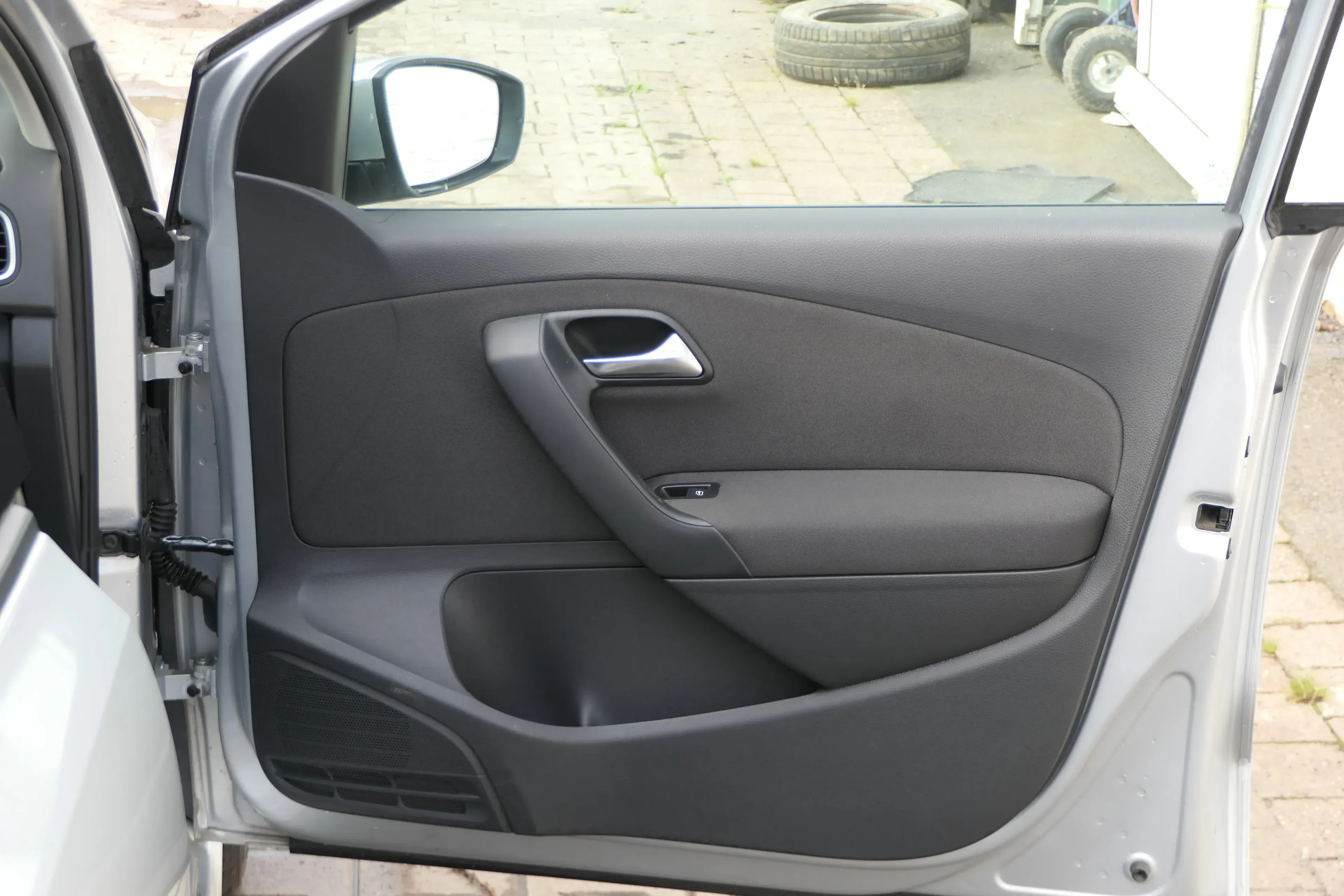 1x VW Polo 6R Türverkleidung Verkleidung Tür 4/5-Türer vorne rechts schwarz - Bild 1
