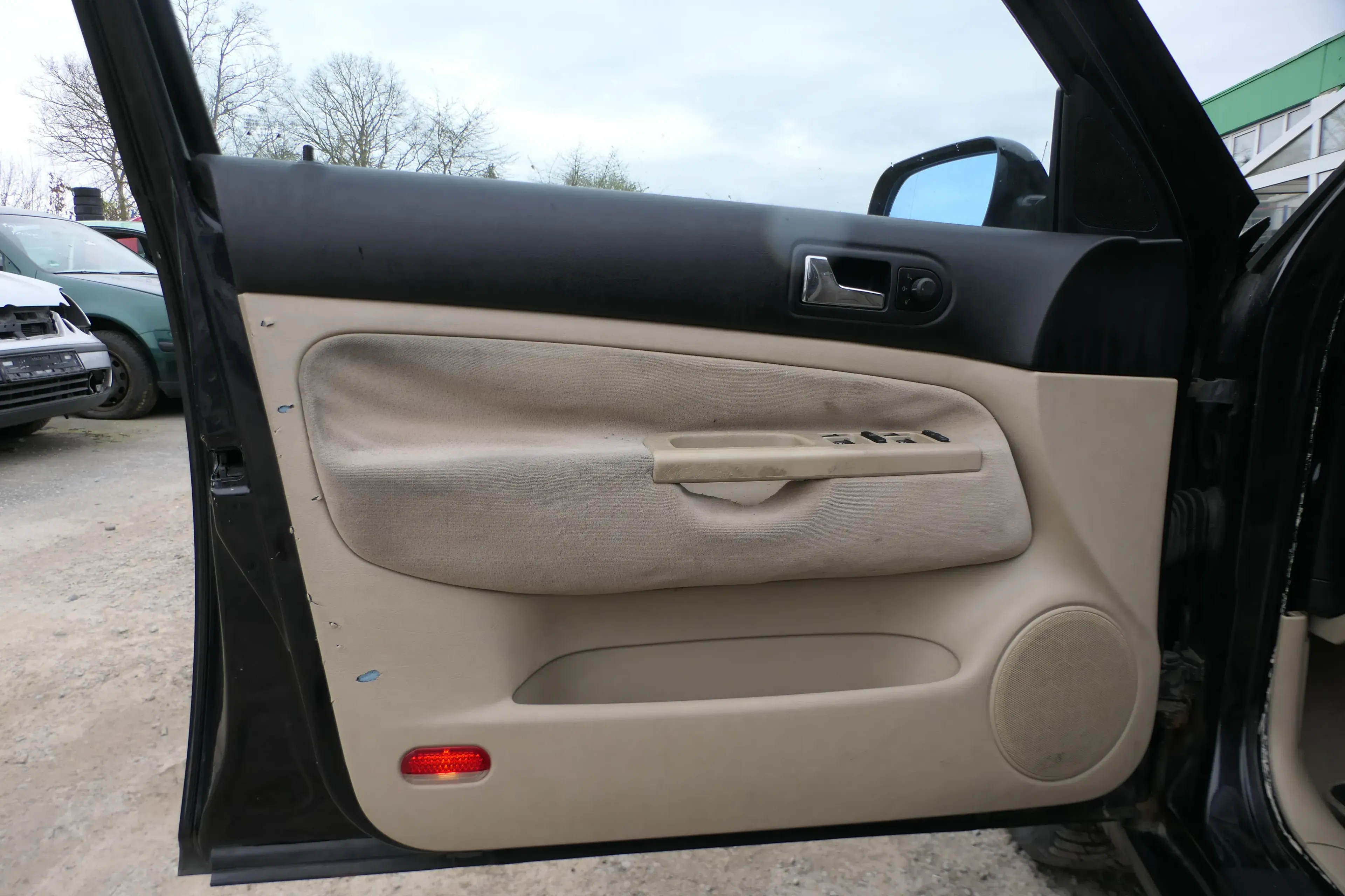 1x Golf 4 Bora Türverkleidung Verkleidung Tür vorne links 4/5-Türer hellbeige - Bild 1