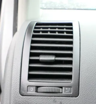 VW Polo 9N Lüftungsdüse Düse Lüftung vorne links 6Q0819703  1QB schwarz - Bild 1