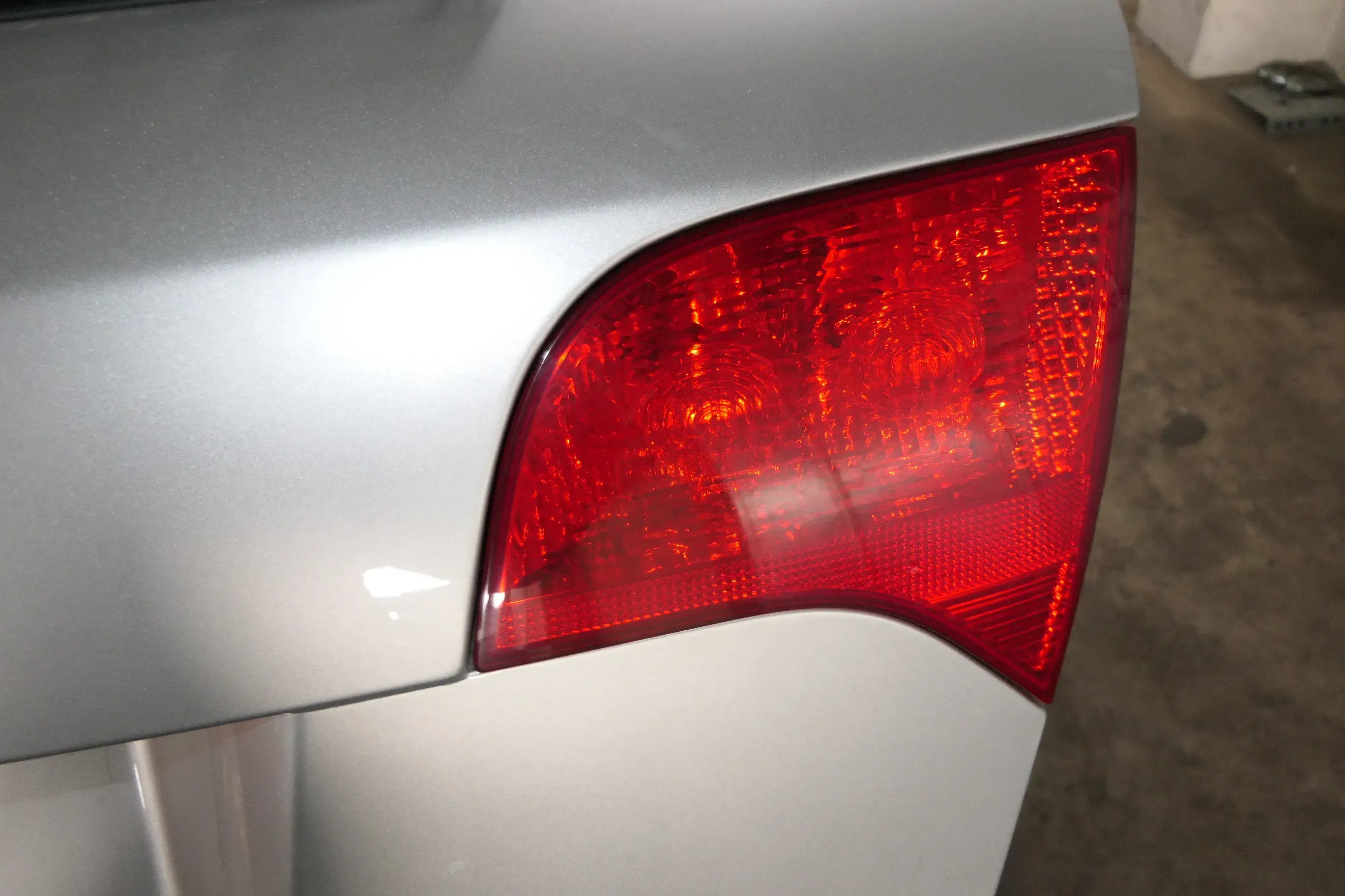 Audi A4 B7 8E Avant Kombi hinten rechts innen 8E9945094A Rückleuchte original - Bild 1