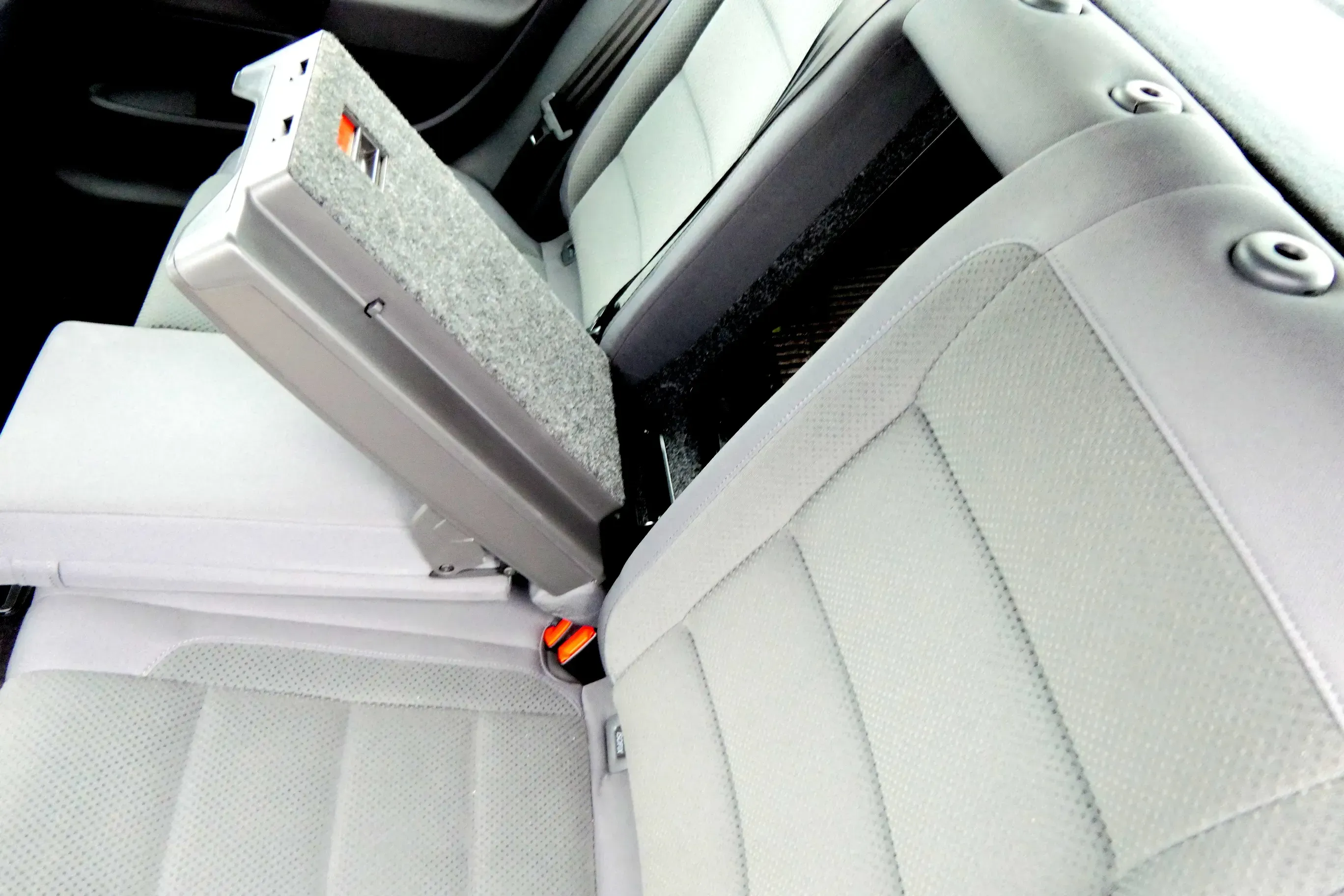 VW Golf 5 V Sitz Sitze hinten Rückbank Rücksitzbank 3 Punkt Gurt Lehne anthrazit - Bild 1