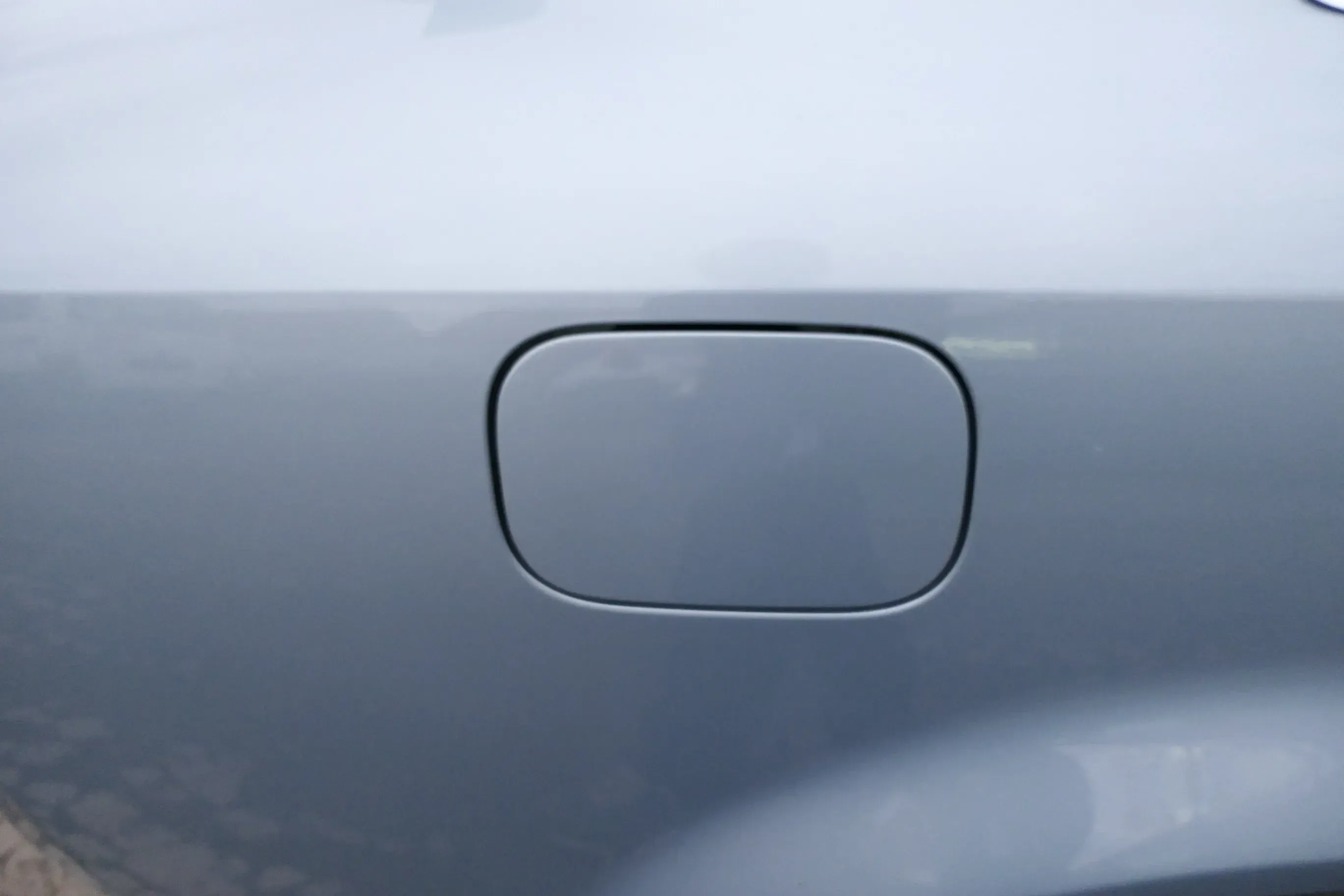 Audi A4 8E B6 Tankdeckel Tankklappe Tank Deckel Klappe grau silber blau LY7R - Bild 1
