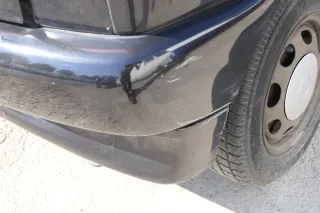 VW Polo 6N Stoßstange hinten 2-geteilte Heckstoßstange schwarz LC9Z Stoßfänger - Bild 9