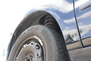 VW Fox Kotflügel vorne links schwarz L041 - Bild 2
