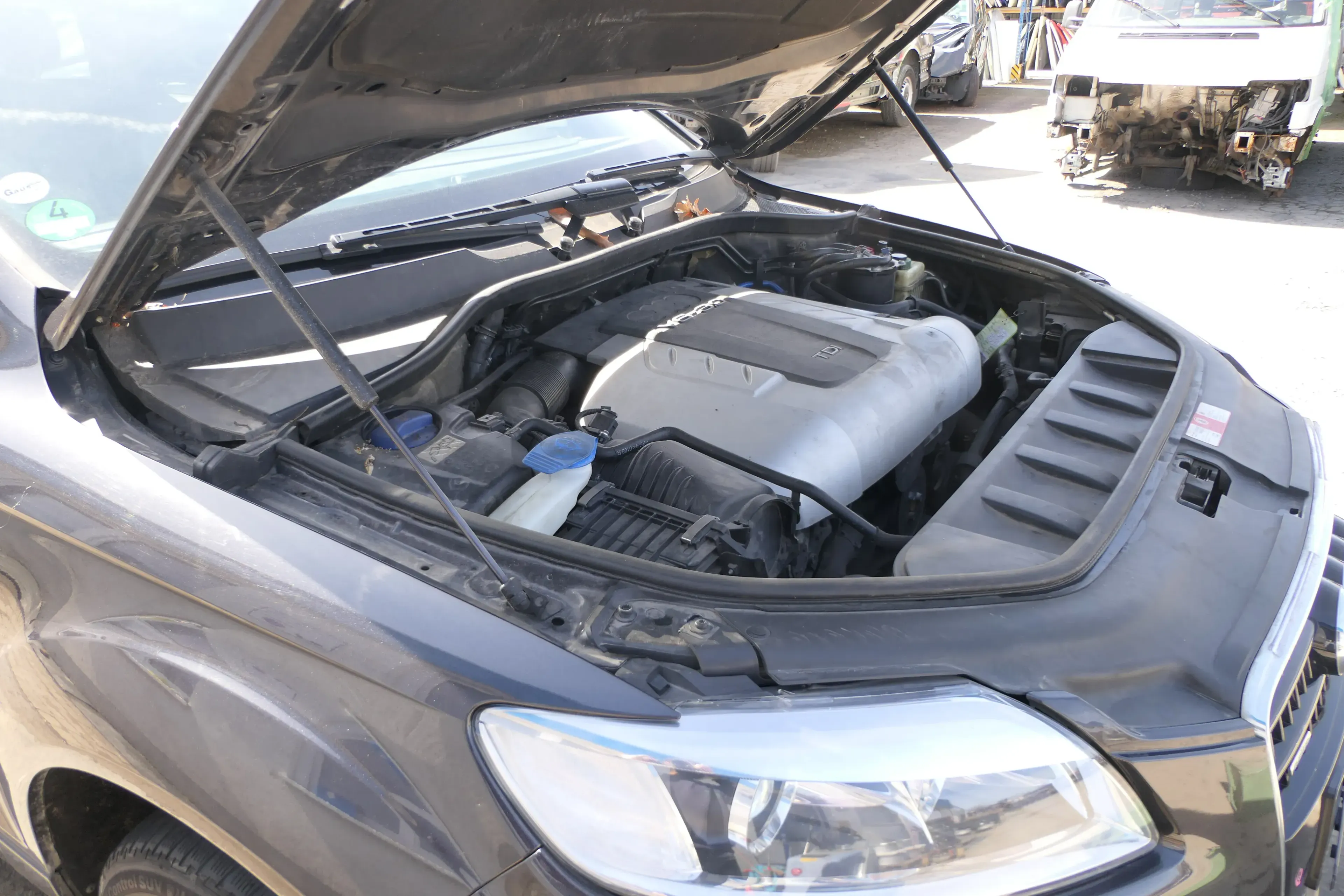 Audi Q7 4L Schloßträger Aufnahme für Kühler 4L0805594A mit Kühler Kondensator - Bild 1