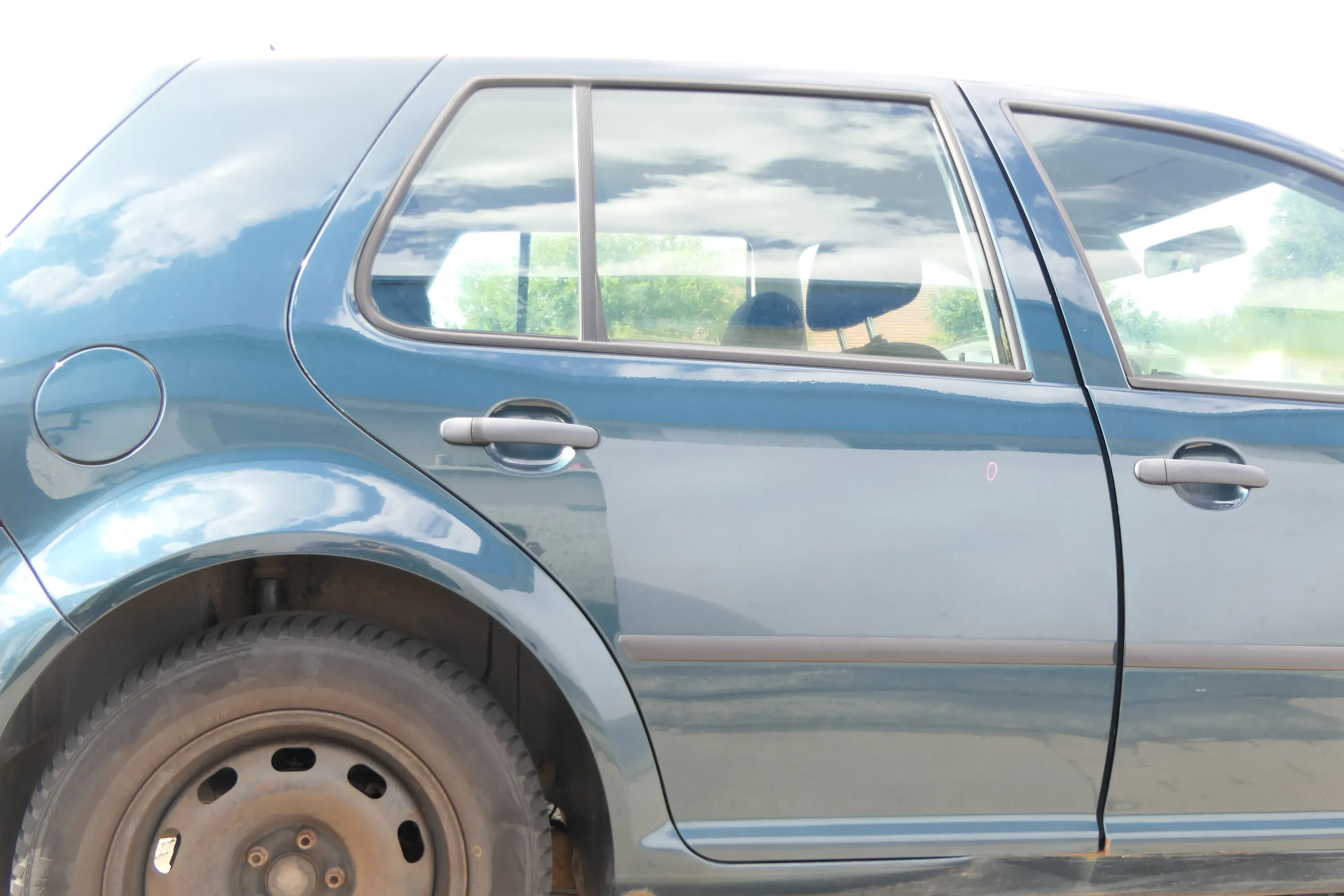 VW Golf 4 Limousine Tür hinten rechts grün LC6X (KEINkombi) - Bild 1
