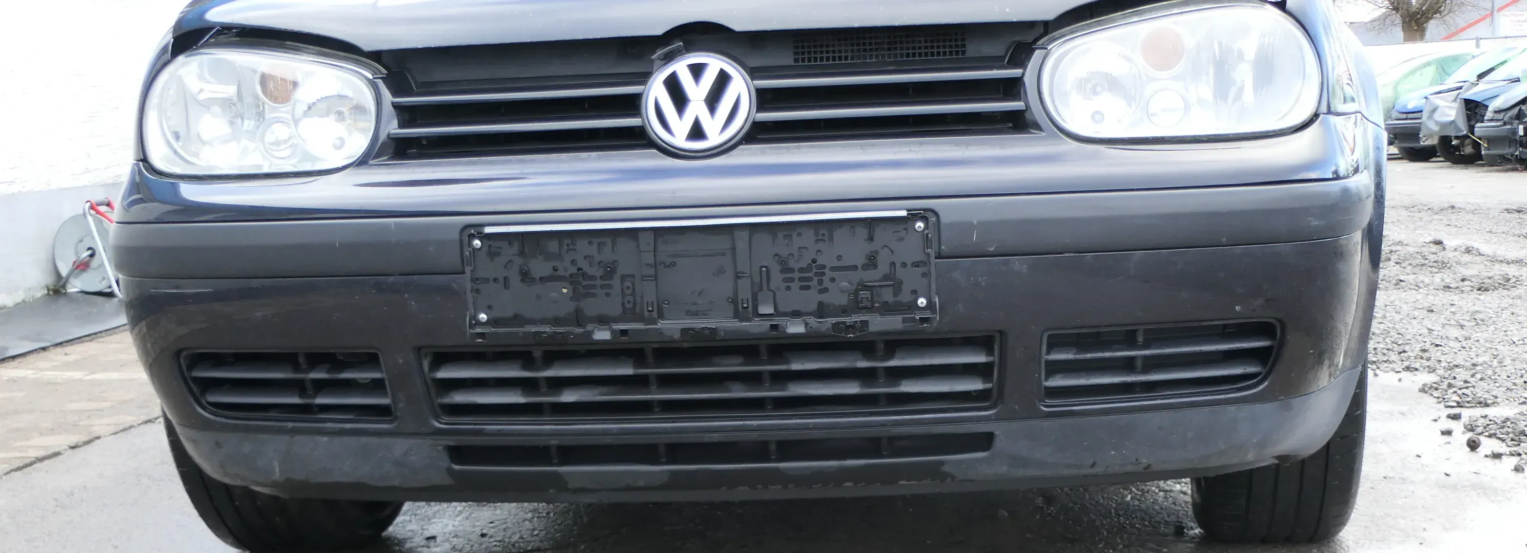 VW Golf 4 1J Stoßstange vorne Stoßfänger vorn schwarz LC9Z Frontstoßstange - Bild 1