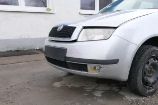 Skoda Fabia 6Y Stoßstange Stoßfänger vorne silber grau LF7T 2000-2004 - DELLE - Bild 3