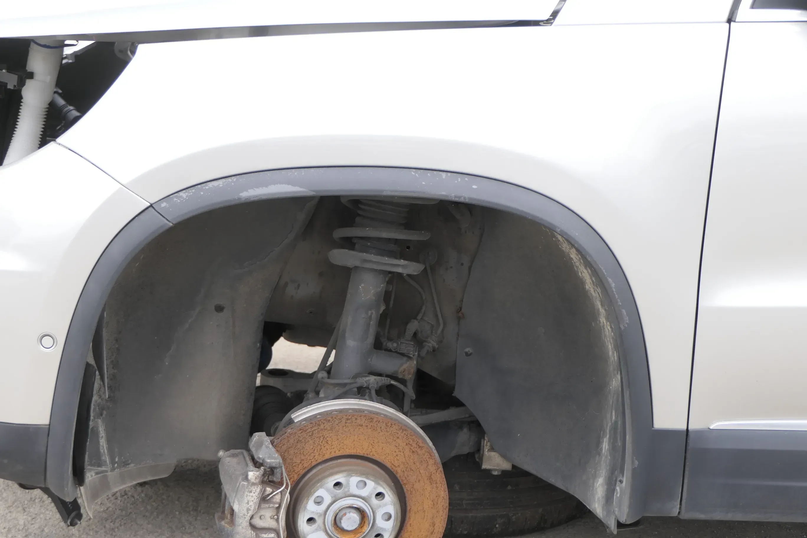 VW Tiguan Kotflügel vorne links original 5N0821105A + Leiste gelb beige LH1W - Bild 1