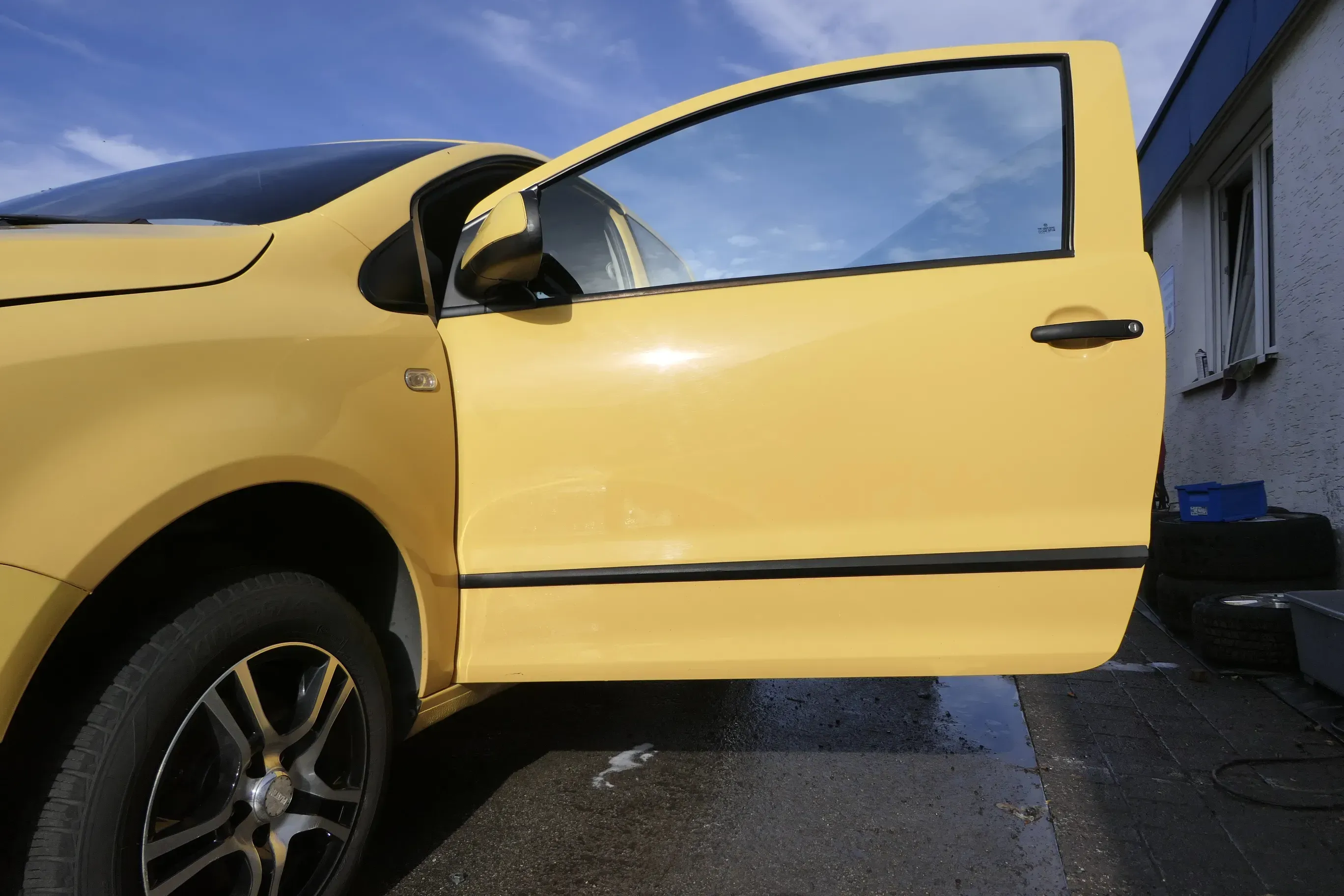 VW Fox 5Z Tür vorne links Fahrertür gelb LY1C - ohne Anbauteile - Bild 1