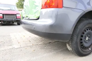 VW Touran 1T Stoßstange hinten Heckstoßstange Stoßfänger grau LD7X grey - Bild 3