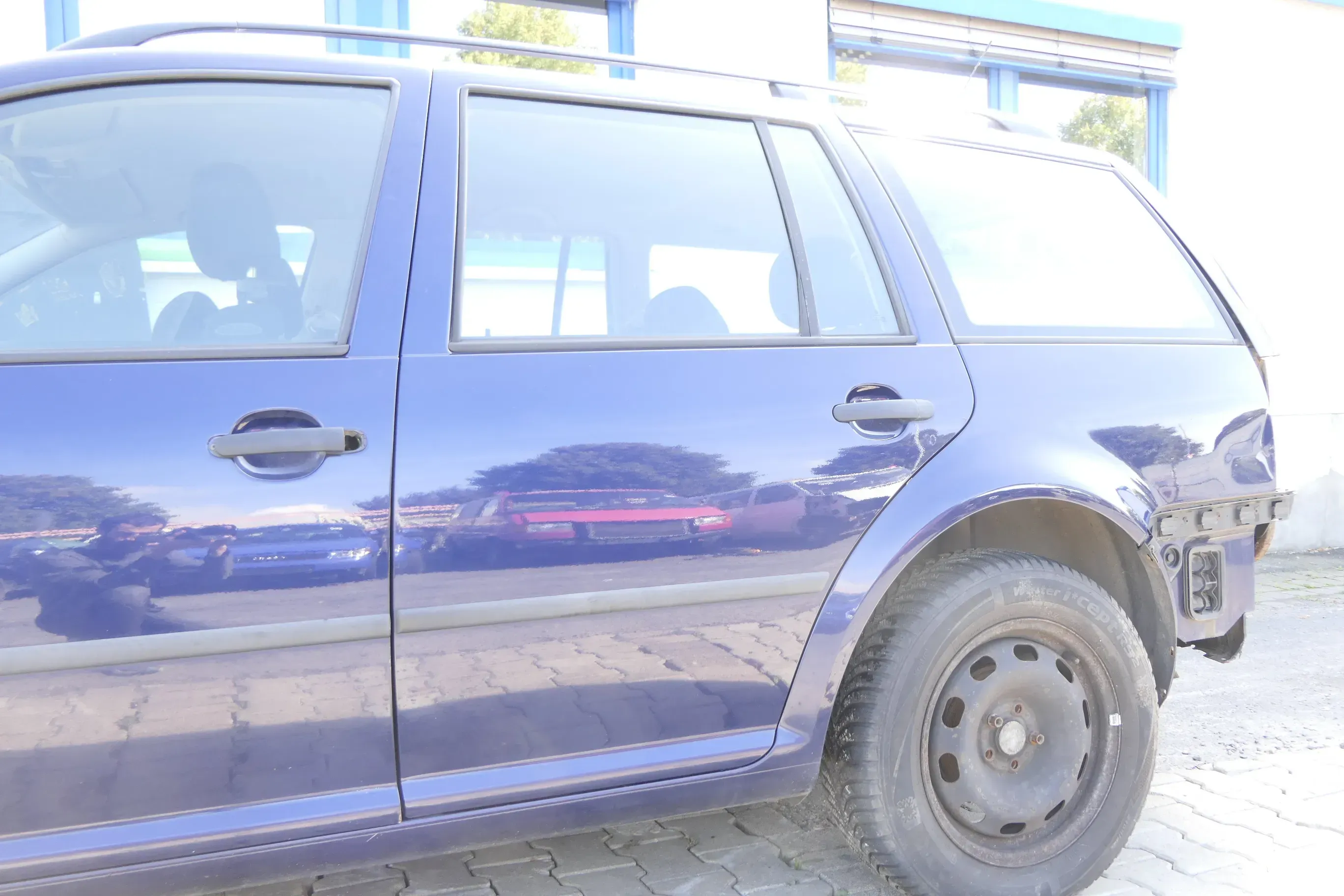VW Golf 4 Bora Tür hinten links nur Kombi / Variant blau LB5N indigoblau ohne An - Bild 1