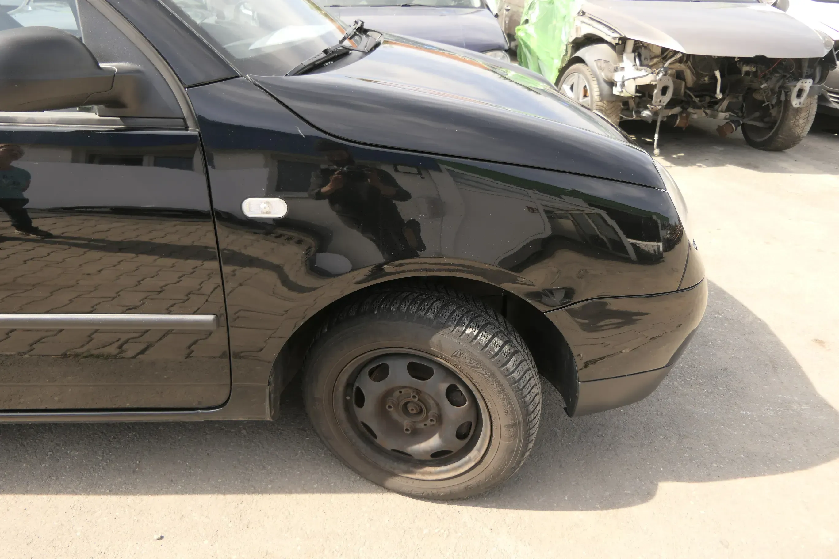 VW Lupo Kotflügel vorne rechts schwarz L041 uni 159831 - Bild 1