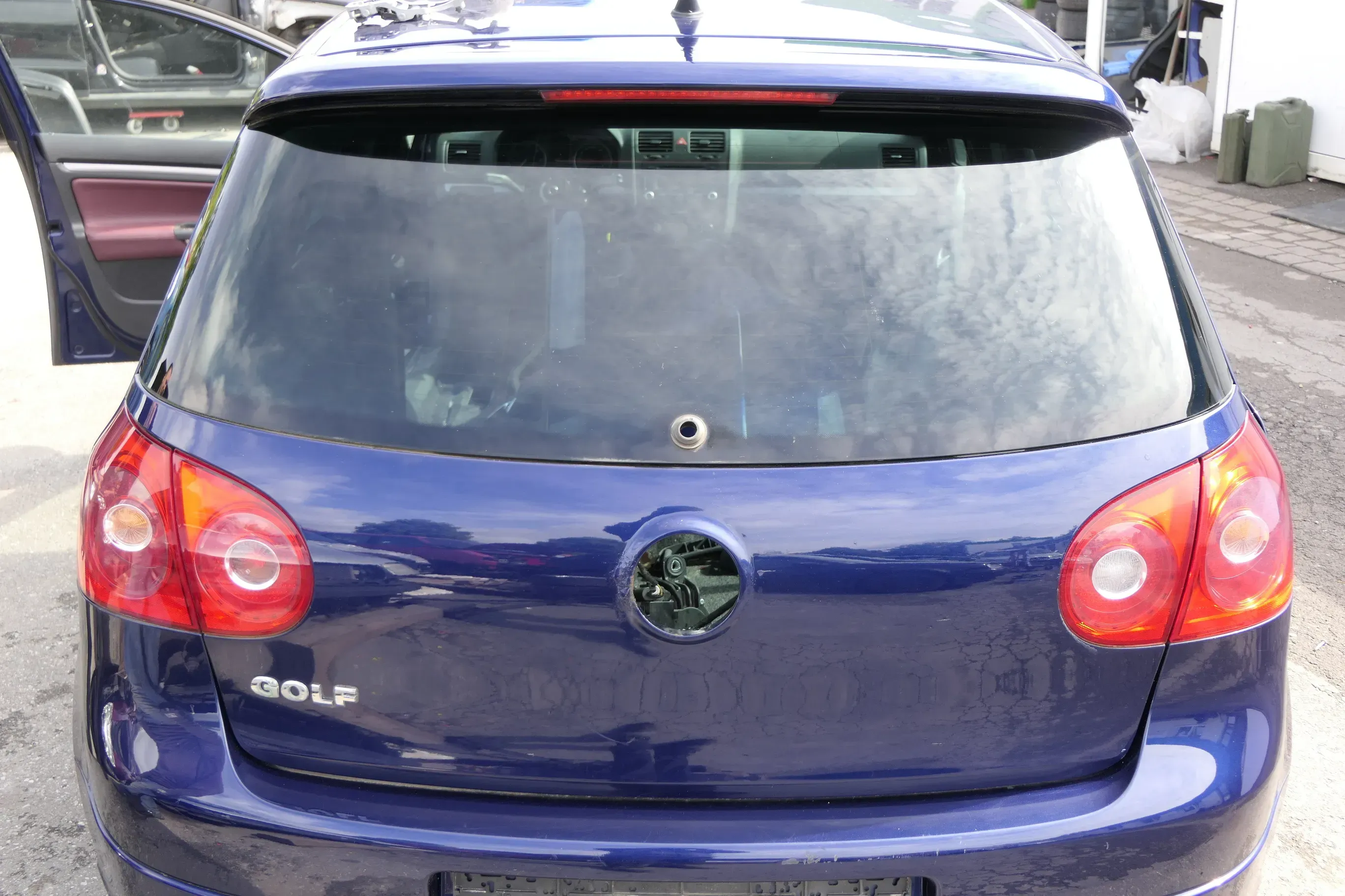 VW Golf 5 V Heckklappe hinten Kofferraumklappe mit Scheibe blau LD5Q Spoiler - Bild 1