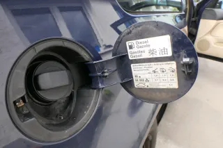 VW Golf 4 Limousine Tankdeckel Deckel Tank Tankverschluß blau LA5G - Bild 4
