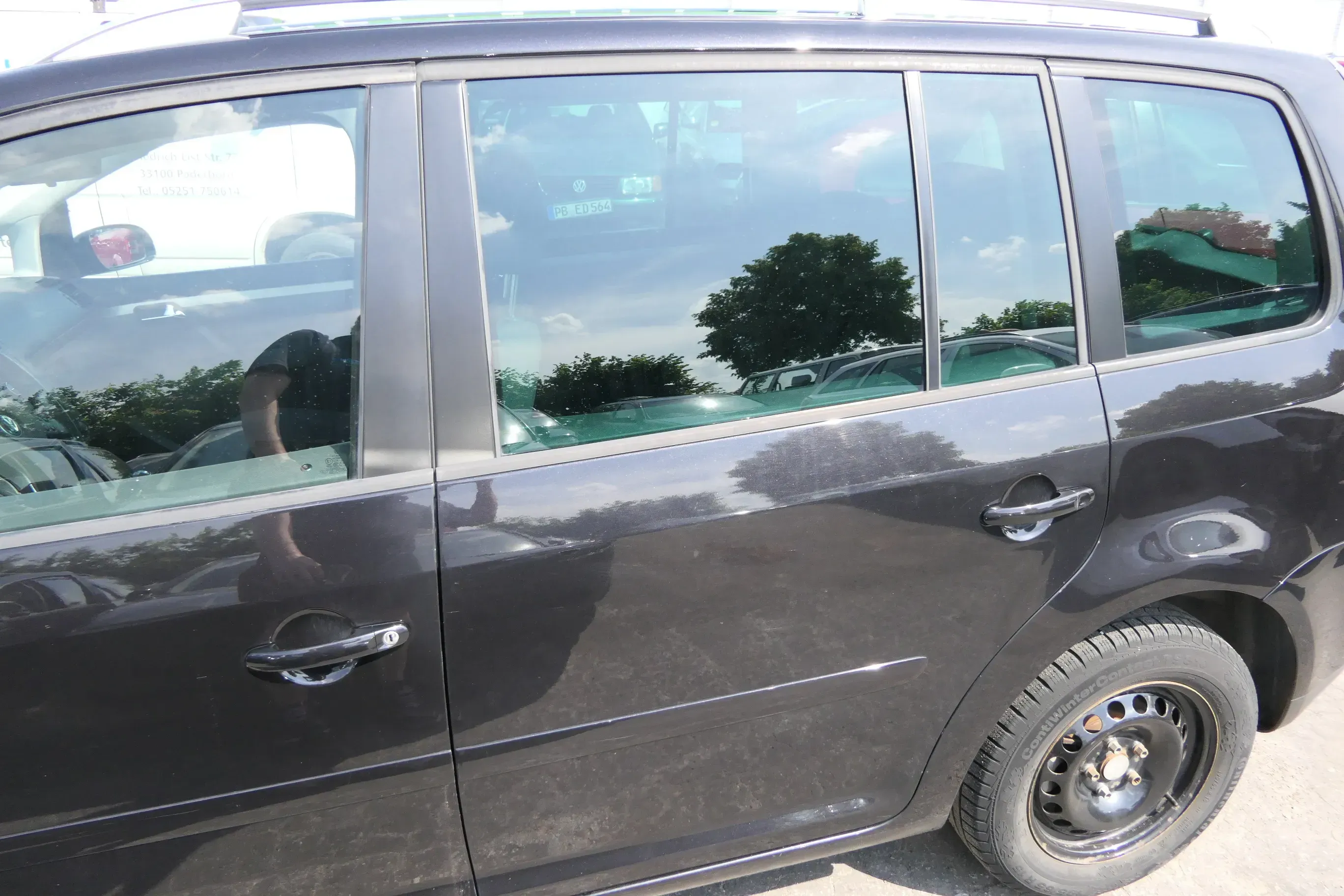 VW Touran 1T 1T3 Tür hinten links schwarz metallic LC9Z mit Scheibe - Bild 1