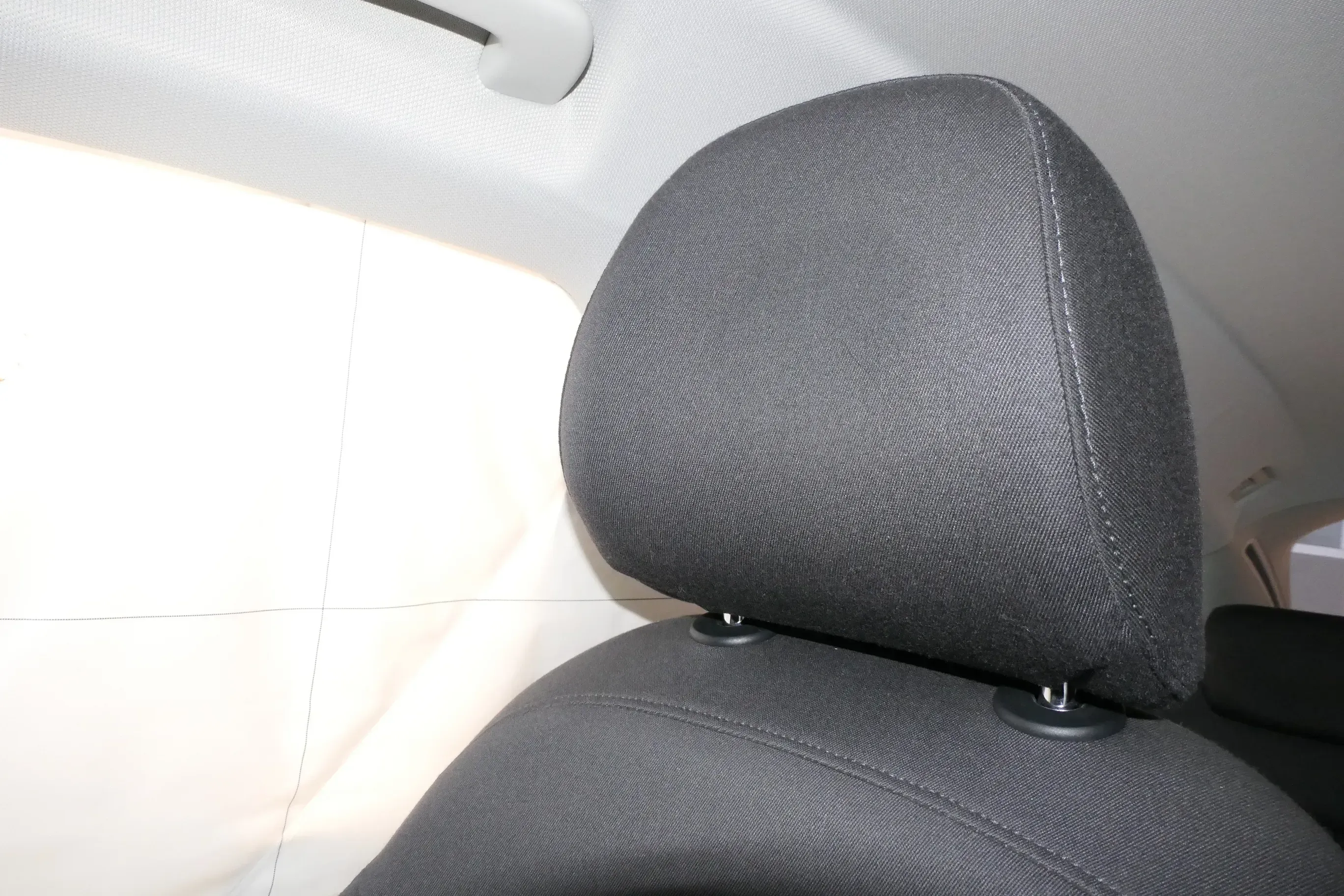 1x Audi A4 B8 8K Kopfstütze vorne rechts oder links schwarz /soul vorn 8K0885921 - Bild 1