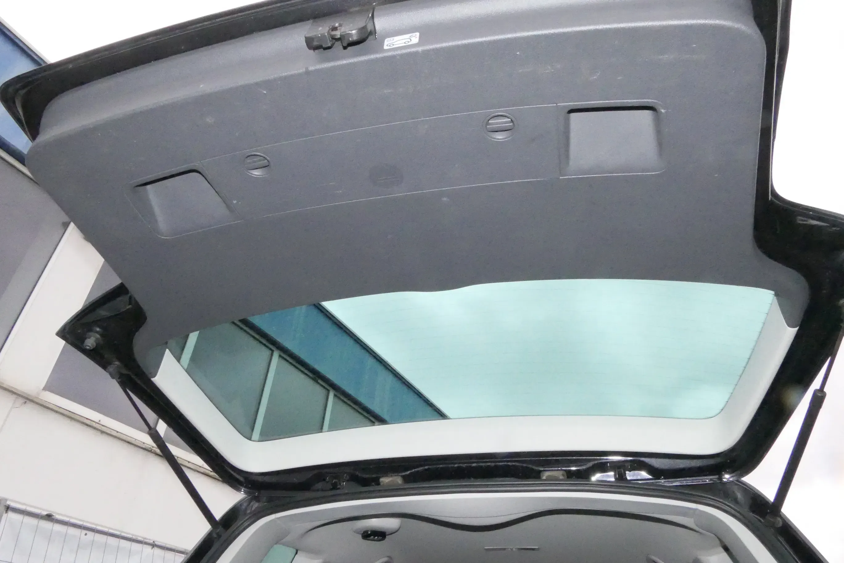 VW Touran 1T Abdeckung Verkleidung Kofferraum hinten Heckklappe Deckel 112115 - Bild 1