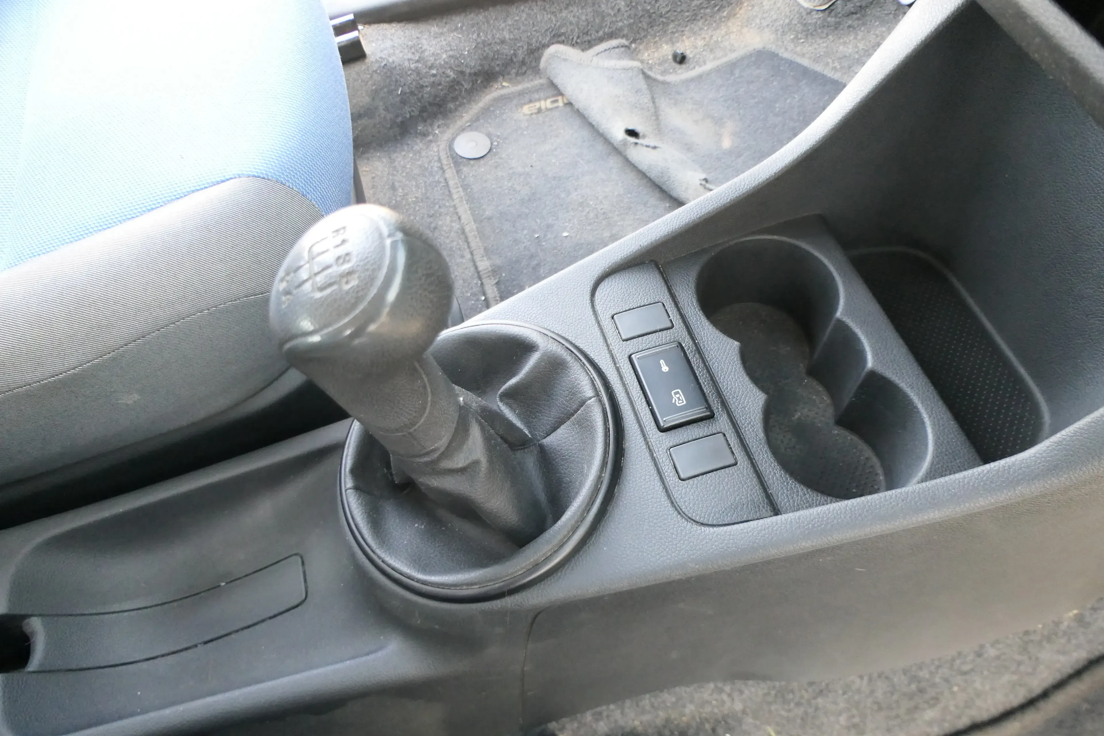 Skoda Fabia Roomster 5J Schaltknauf Schaltsack Schaltung Schaltknauf original 9B - Bild 1
