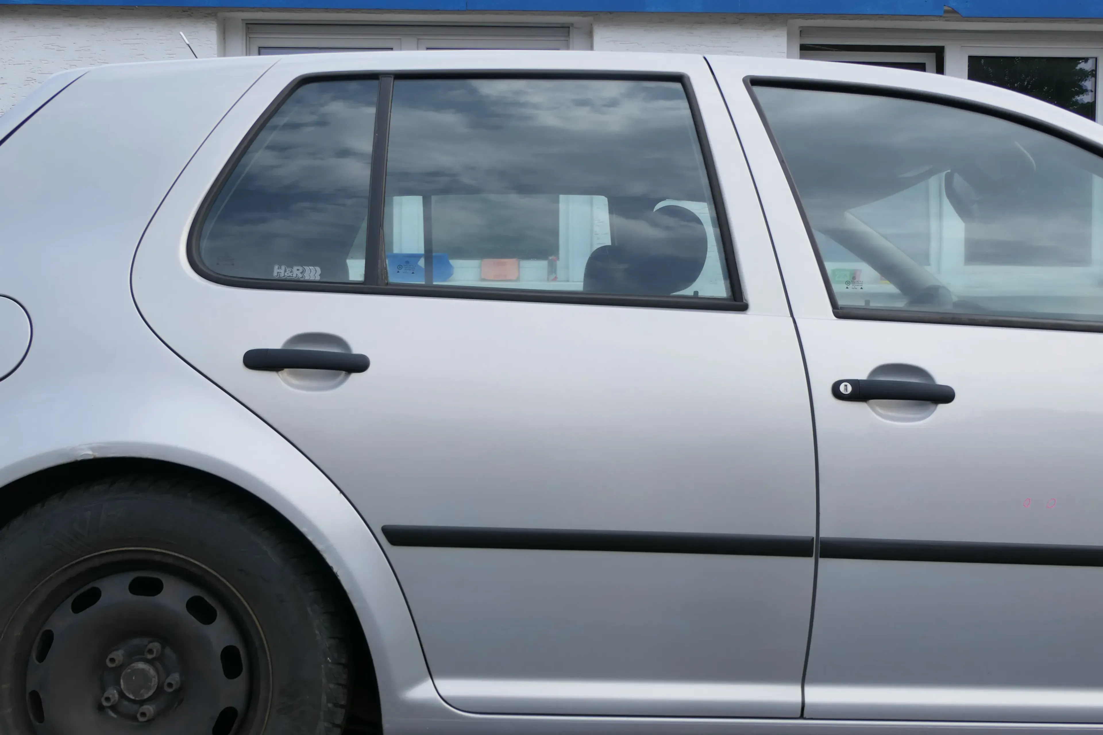 VW Golf 4 Limousine Tür hinten rechts silber grau LB7Z (KEINkombi) - Bild 1