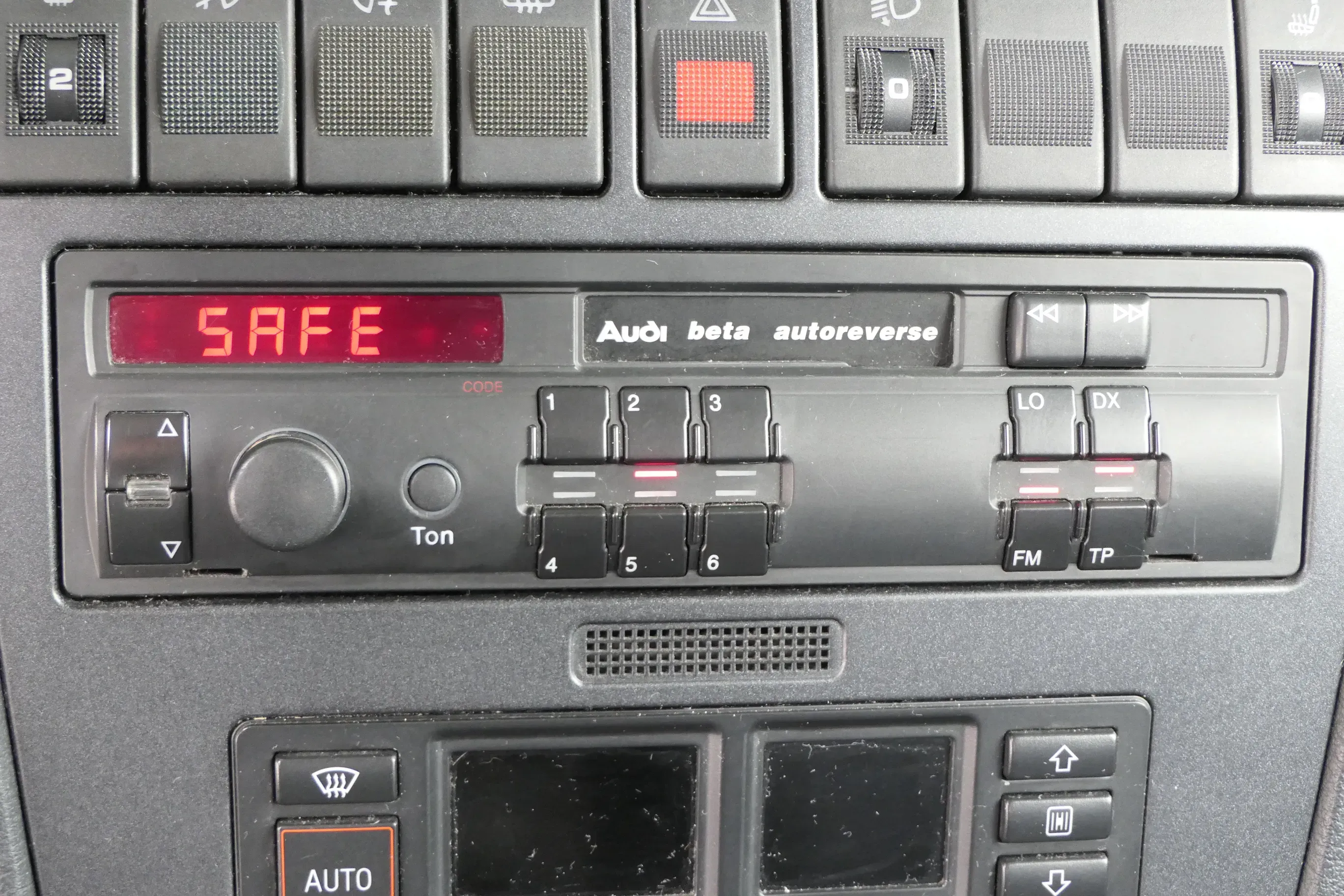 Audi A6 4B Radio Kassette Original beta autoreverse mit Code 4D0035152 - Bild 1