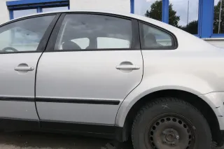 VW Passat 3B 3BG Limousine Tür hinten links silber grau LB7Z satinsilber - Bild 1