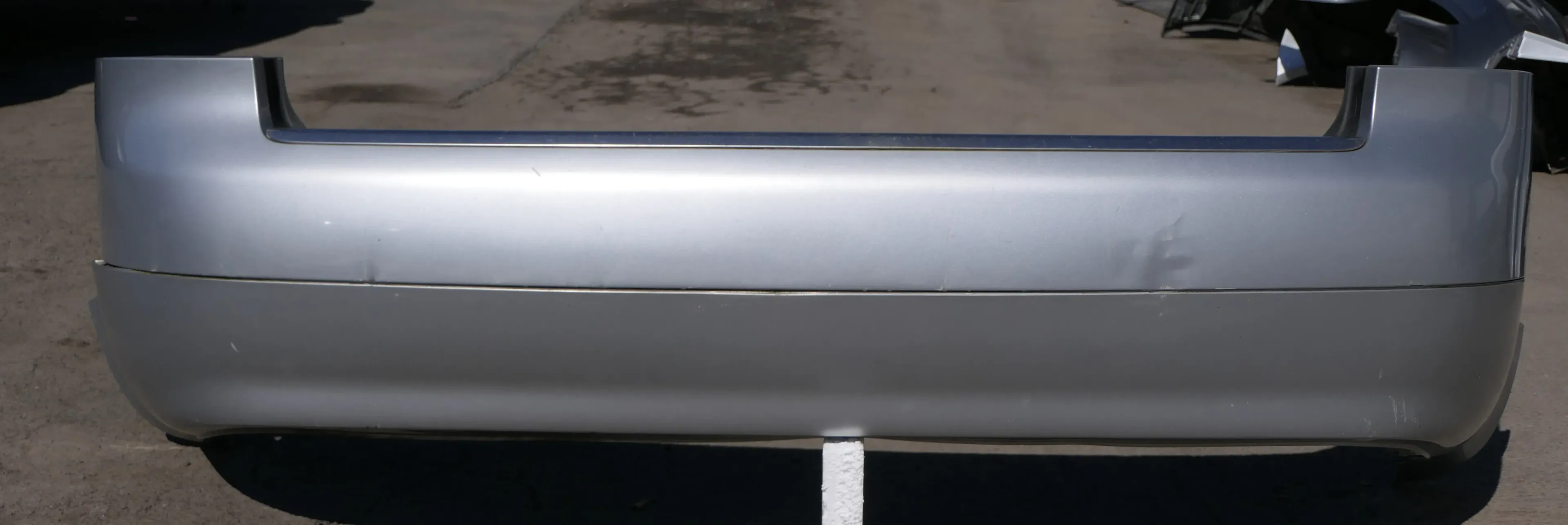 Audi A4 8E B6 Kombi Avant Stoßstange hinten mit Spoiler siulber LY7W - Bild 1