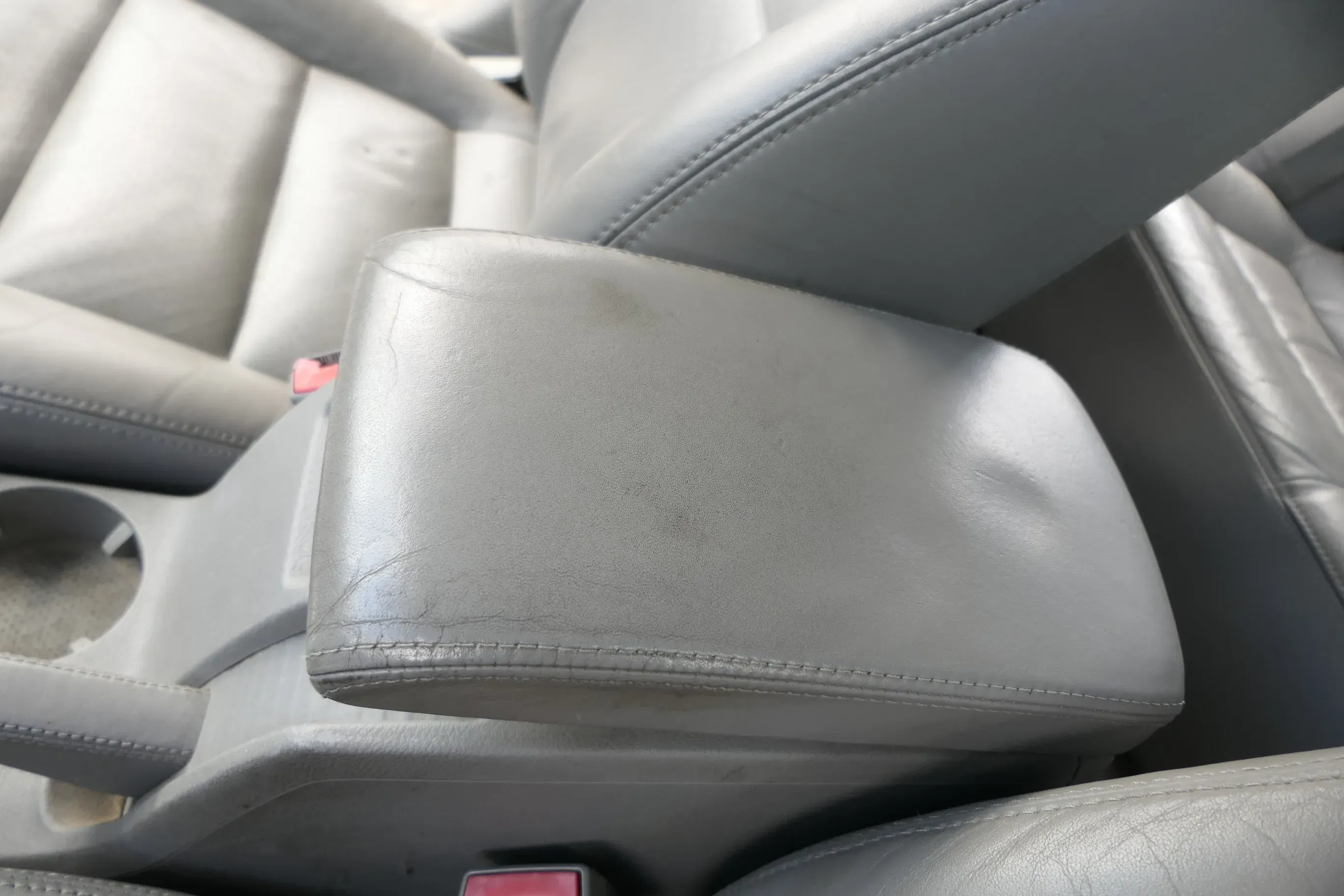 VW Passat 3BG Mittelarmlehne Armlehne Fach Lehne Mittelkonsole Leder grau flanel - Bild 1