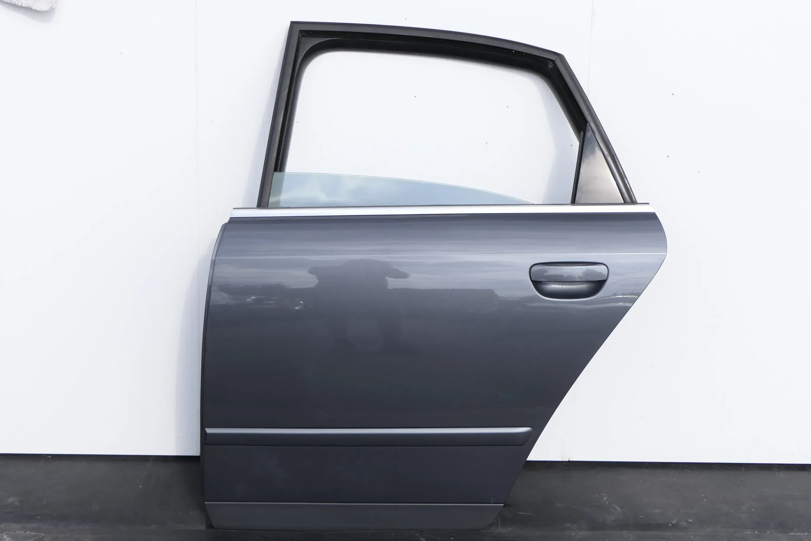 Audi A4 B6 8E Türblatt Tür hinten links grau LX7Z Kombi Avant - Bild 1