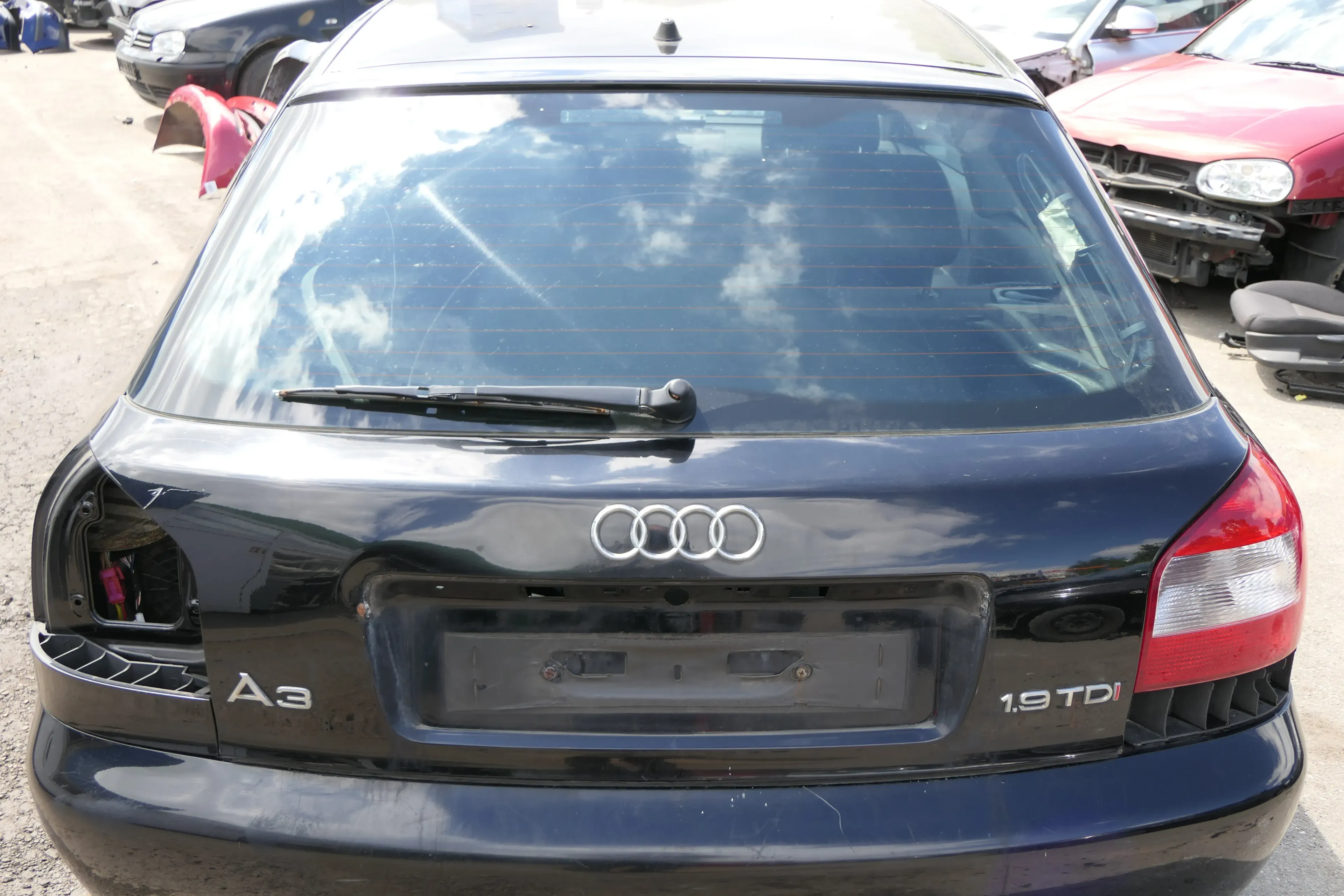 Audi A3 8L Facelift Heckklappe Kofferraumklappe Klappe hinten schwarz LY9B - Bild 1