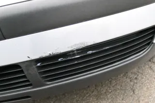 VW Passat 3B Stoßstange vorne Frontstoßstange Stoßfänger silber LB7Z grau Grill - Bild 6
