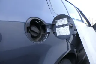Skoda Octavia 1U Limousine Tankdeckel Deckel Tank Tankverschluß grau LF7S L8L8 - Bild 2