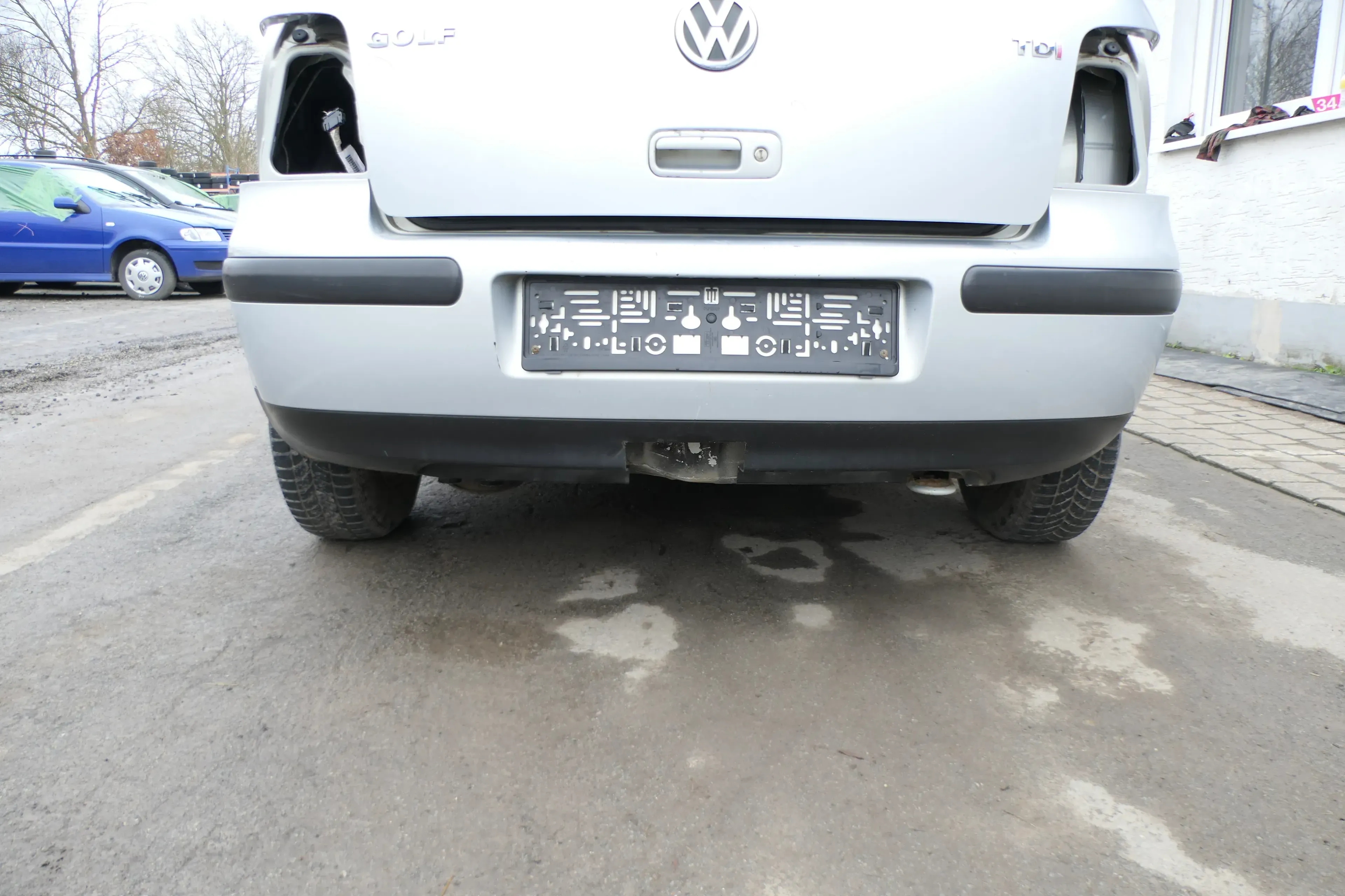 VW Golf 4 Limousine Stoßstange hinten Heckstoßstange Stoßfänger silber LB7Z grau - Bild 1