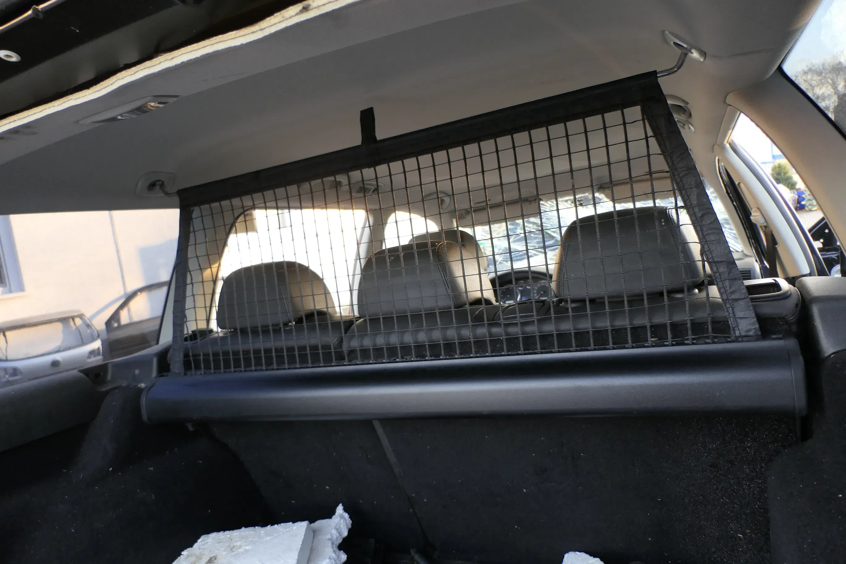 VW Passat 3BG 3B Netz Gitter Hundenetz Hund Rollo hinten Kofferraum + Halterunge - Bild 1
