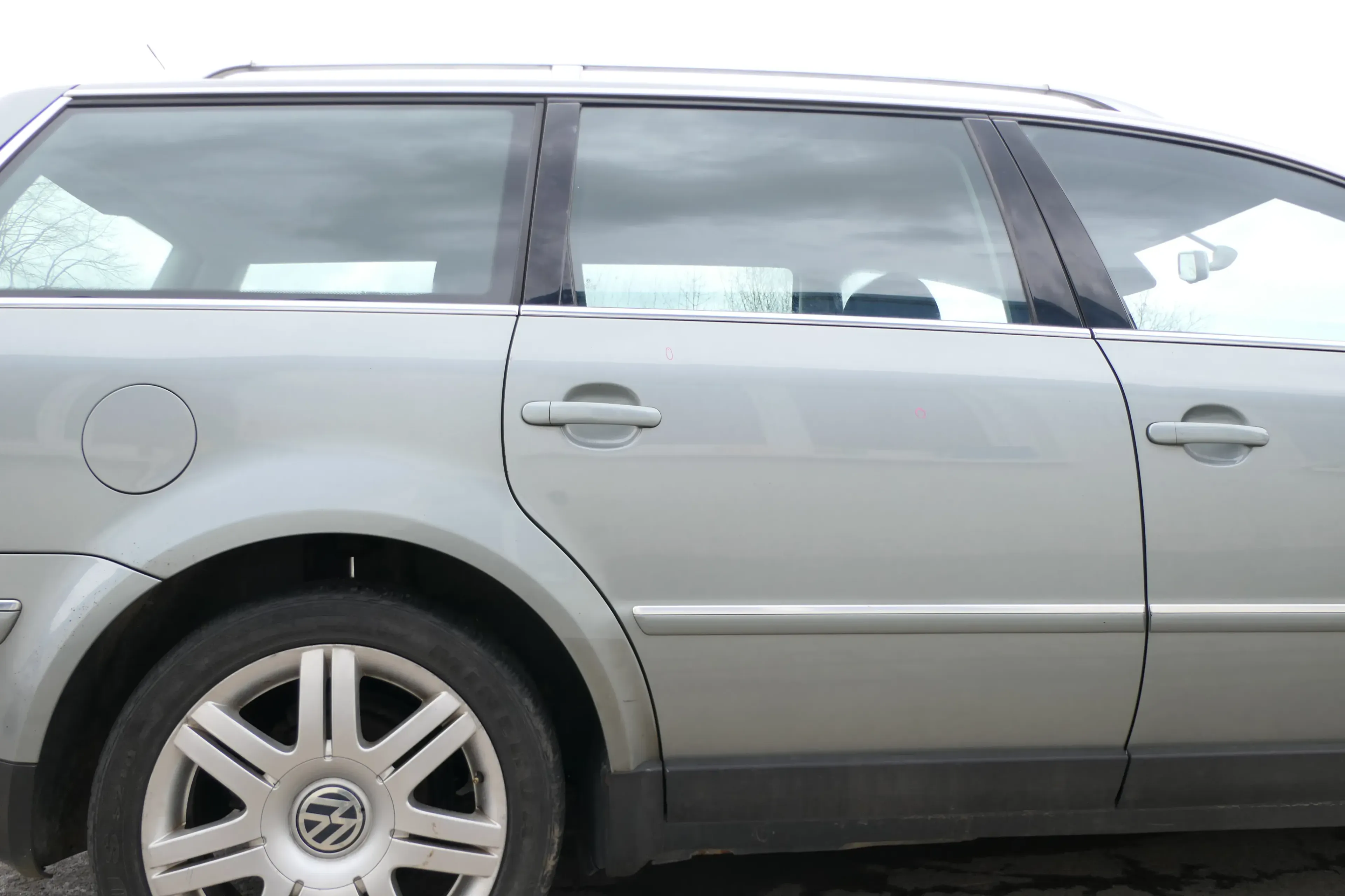 VW Passat 3B 3BG 3B6 Kombi Avant Tür hinten rechts mit Scheibe grau LA7S - Bild 1