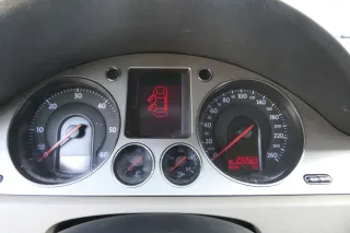 Passat 3C Mittelkonsole Verkleidung Radio Klappe Abdeckung Dekor silber edelstah - Bild 1
