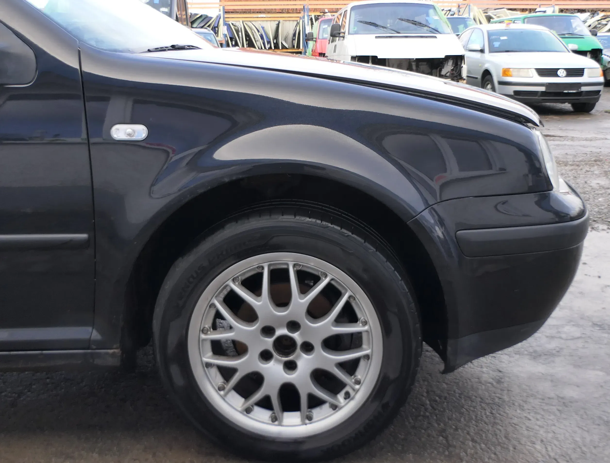 VW Golf 4 1J Kotflügel vorne rechts schwarz LC9Z blackmagic black - Bild 1