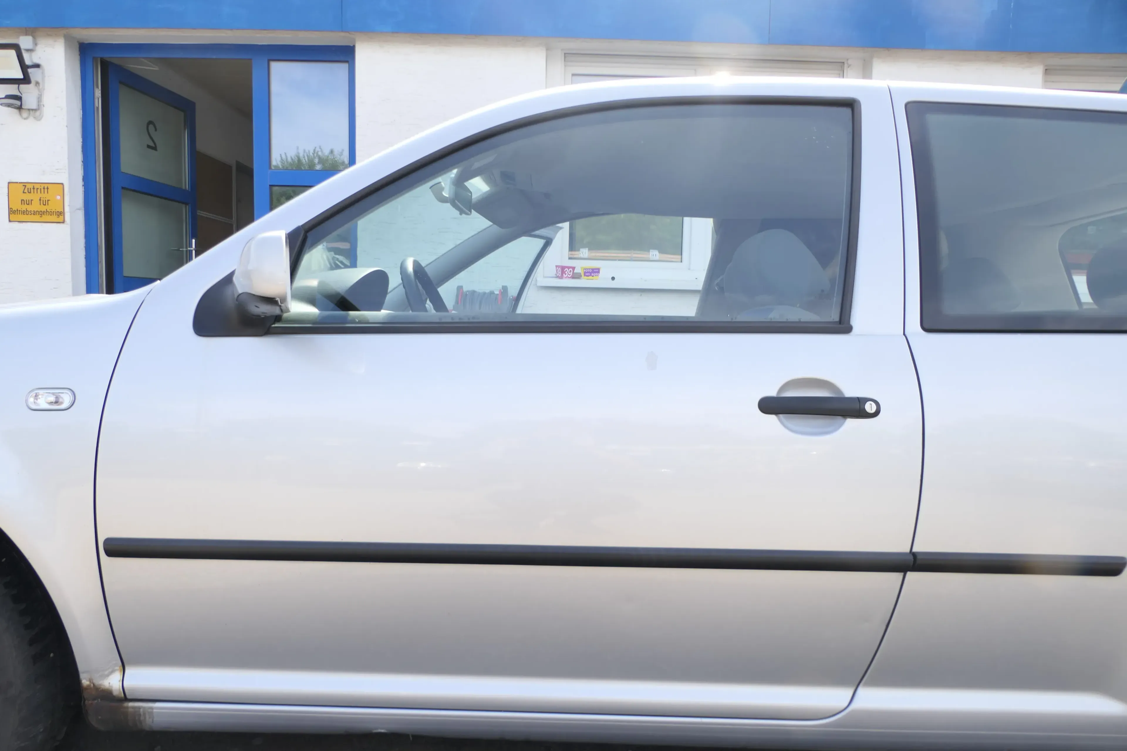 VW Golf 4 Tür vorne links Fahrertür 2/3-Türer silber LA7W ohneAnbauteile - Bild 1