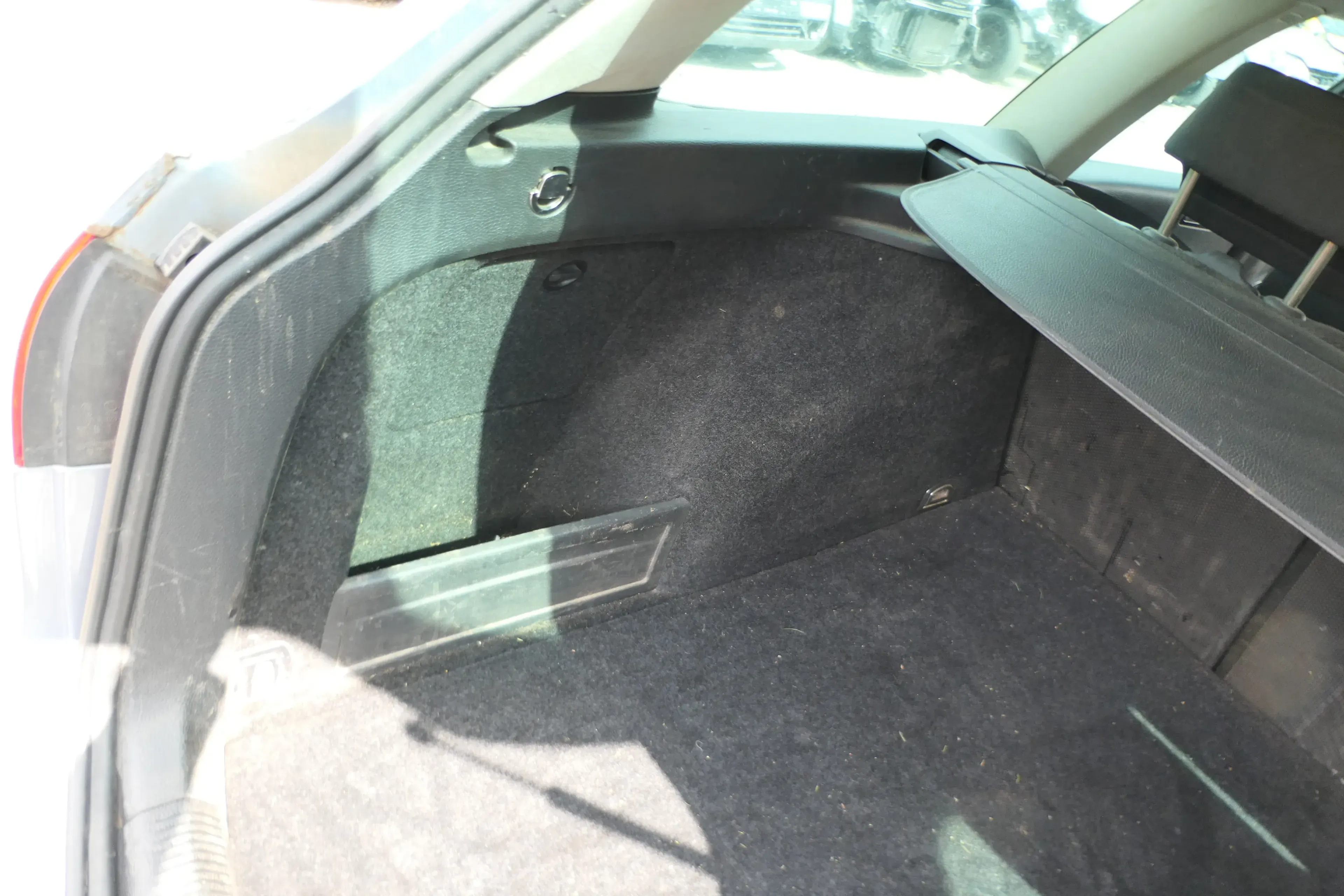VW Passsat 3C B6 Kombi Abdeckung Verkleidung Kofferraum hinten links schwarz - Bild 1