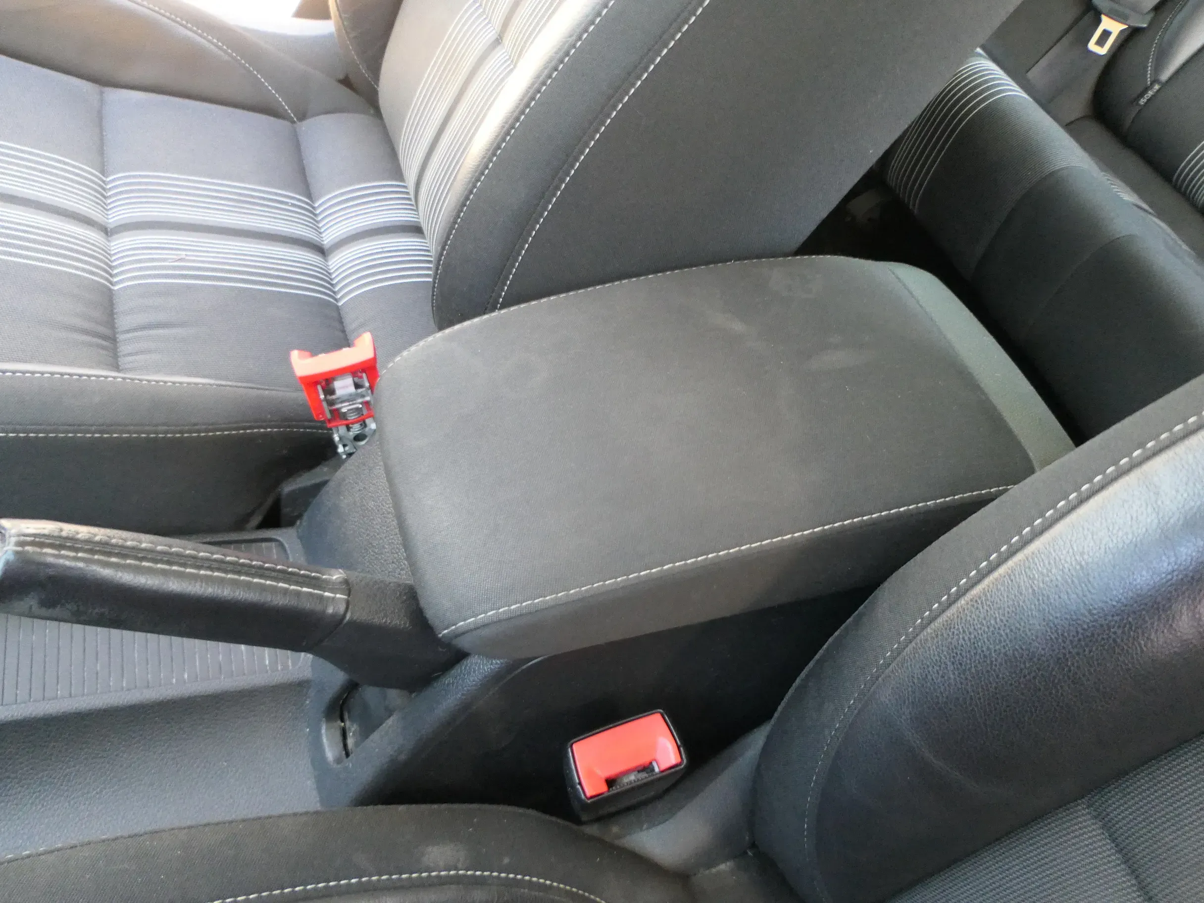 Golf 6 5K Mittelarmlehne Armlehne Lehne Mitte Original verschiebar zum nachrüst - Bild 1