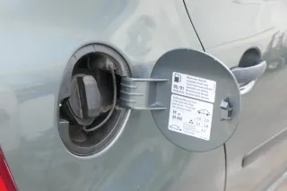 VW Golf 5 Tankdeckel Klappe Tankklappe Deckel Tank grau LA6Q grün - Bild 2