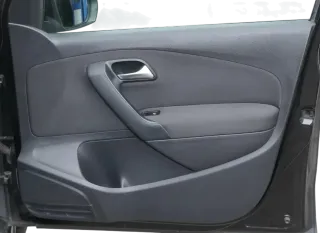 1x VW Polo 6R Türverkleidung Verkleidung Tür 4/5-Türer vorne rechts schwarz Grif - Bild 1