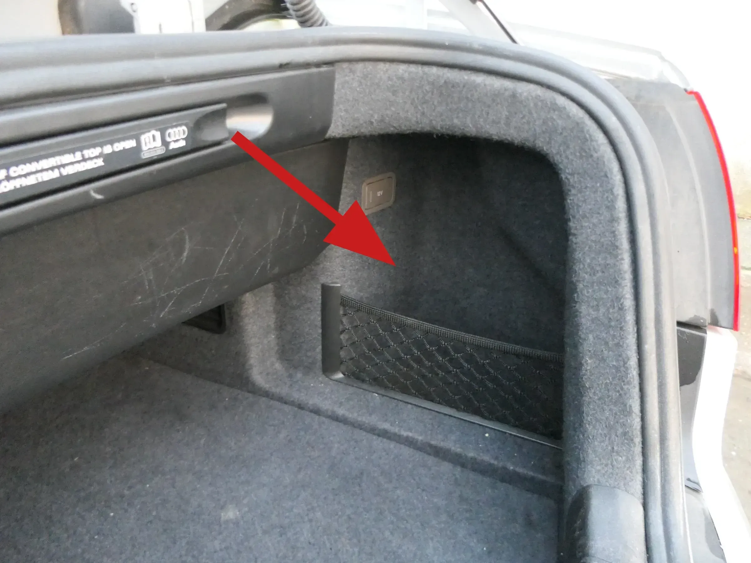 A4 8H Cabrio Abdeckung Verkleidung Kofferraum hinten rechts Seite schwarz - Bild 1