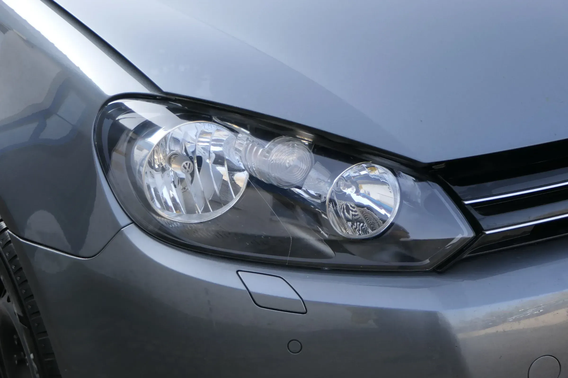 VW Golf 6 5K Düse Scheinwerferreinigungsanlage 5K0955978A SWR + Kappe grau recht - Bild 1