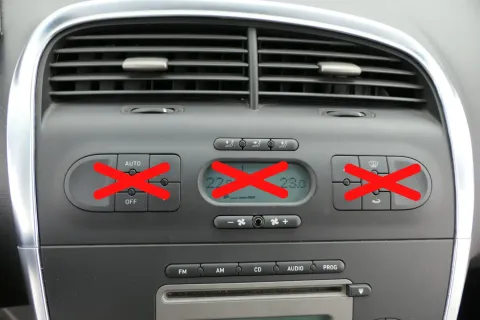 Seat Alatea 5P Mittelkonsole Verkleidung über Radio Klappe Lüftungsdüse schwarz