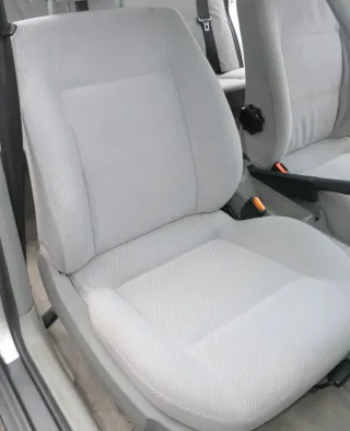 Audi 80 Sitz Beifahrersitz vorne rechts -    ohne Kopfstütze - grau - Bild 1
