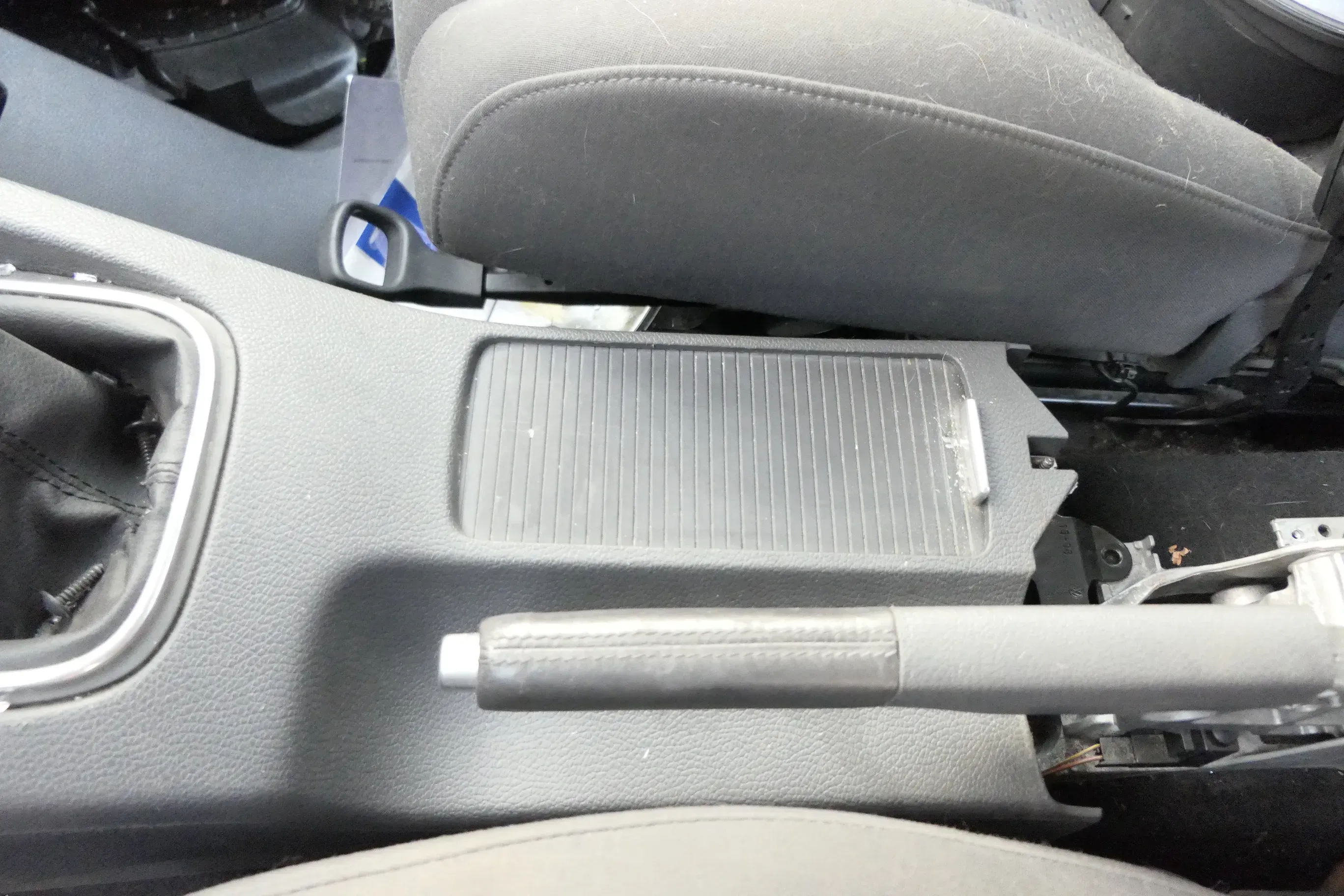 VW Golf 5 1K Handbremse Feststellbremse Handbremshebel anthrazit Leder SLU - Bild 1