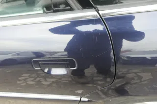 Audi A8 4D Tür Türblatt hinten links blau LZ5L mit Rahmen - Bild 4
