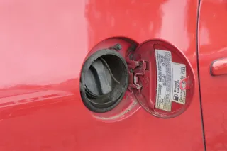 VW Sharan Alhambra Tankdeckel Deckel Tank Tankverschluß rot LD3W (ab ca.2000 - Bild 2