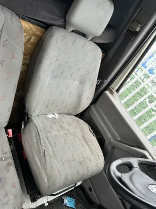 VW LT 2D 35 28 Sitz vorne links Fahrersitz - ohne Konsole! - Bild 1